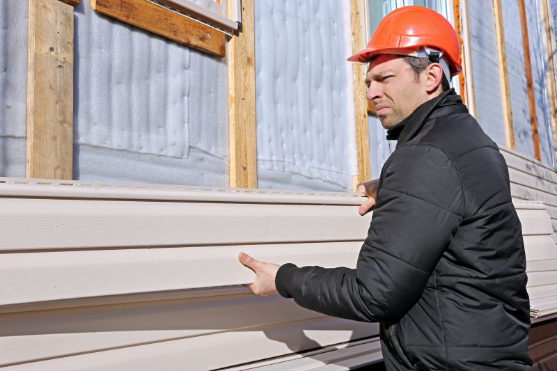 Vinyl Siding Repair Professional Image 3